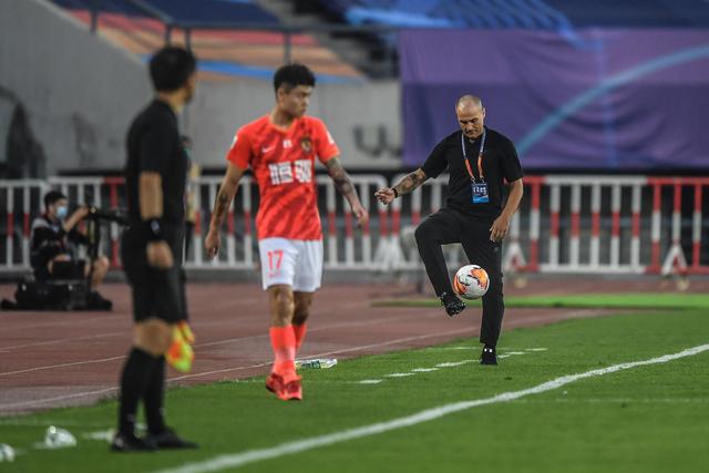 17岁女孩实习长达12小时，央视揭露职校实习黑暗链条